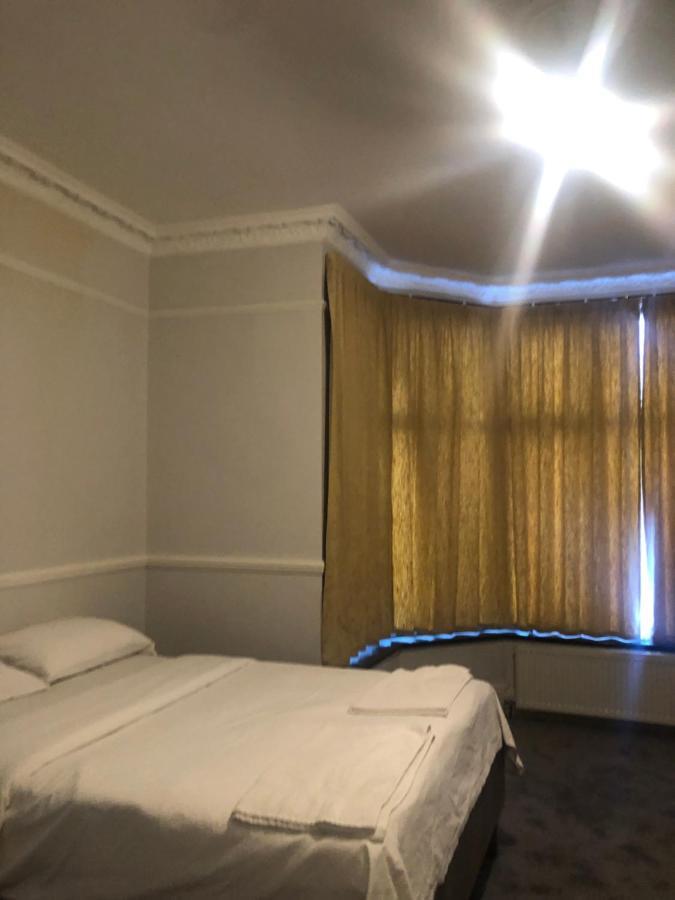371 Guest House Ig1 4Uq 일포드 외부 사진