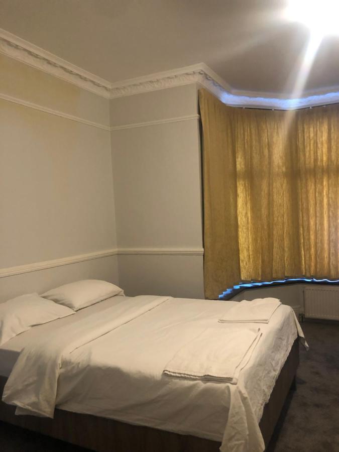 371 Guest House Ig1 4Uq 일포드 외부 사진
