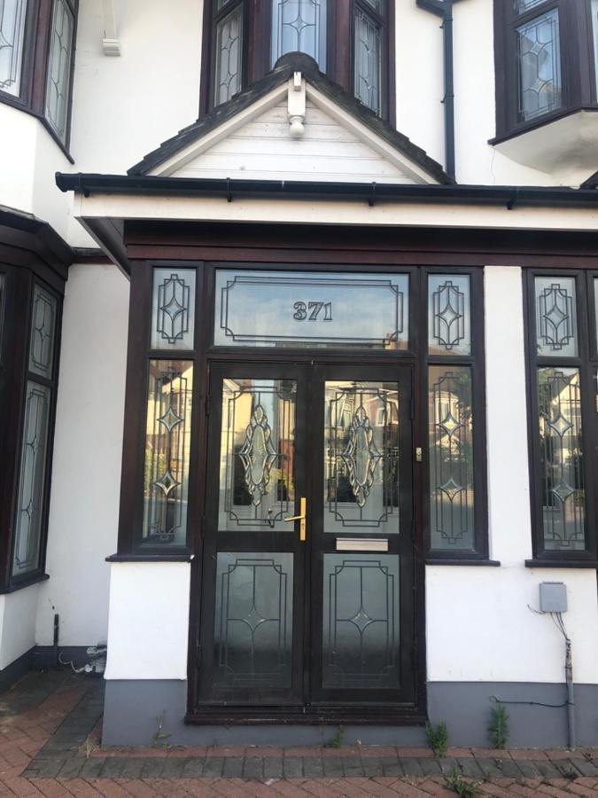371 Guest House Ig1 4Uq 일포드 외부 사진